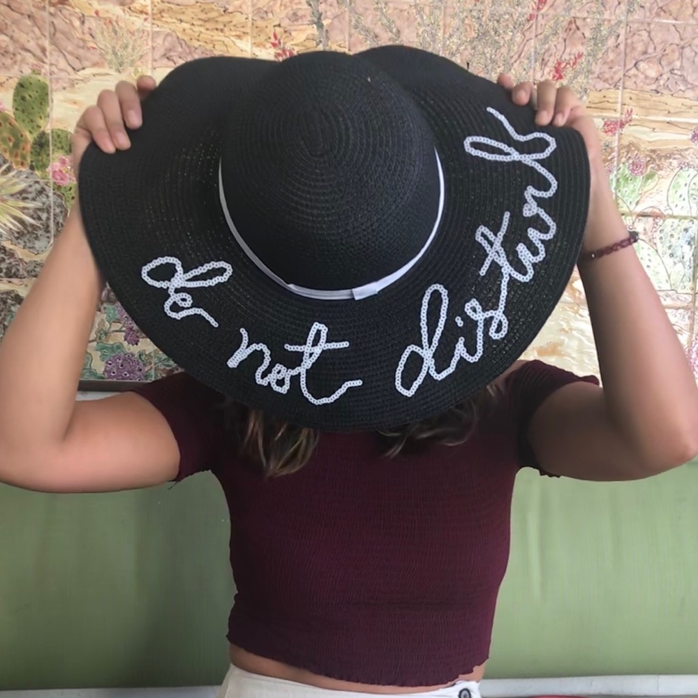 “Do not disturb Sun hat”